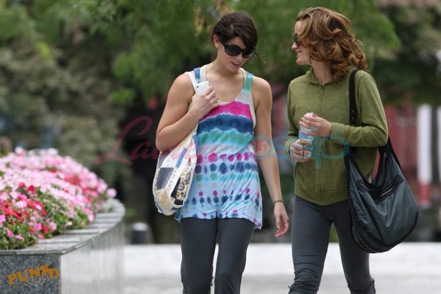 http://www.laineygossip.com/pics/green-reaser-workout-05aug09-03.jpg