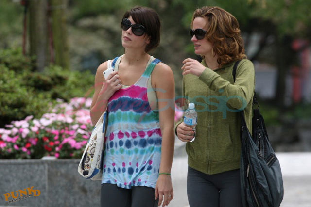 http://www.laineygossip.com/pics/green-reaser-workout-05aug09-08.jpg