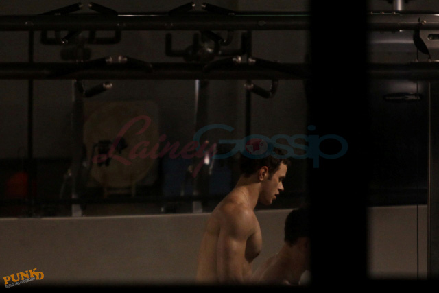 http://www.laineygossip.com/pics/kellan%20gym%2017sep09%2004.jpg