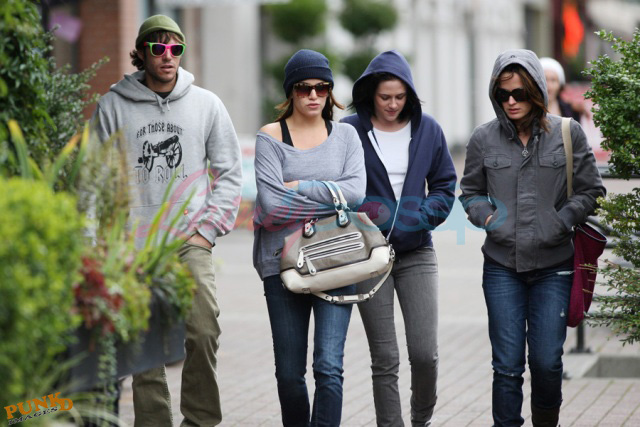 http://www.laineygossip.com/pics/kstew%20and%20co%20van%2007sep09%2027.jpg