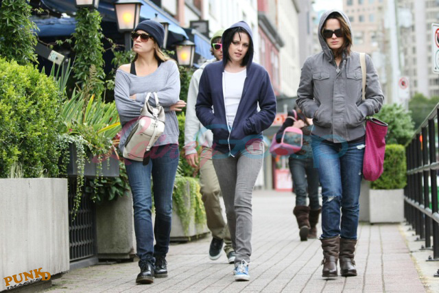 http://www.laineygossip.com/pics/kstew%20and%20co%20van%2007sep09%2032.jpg