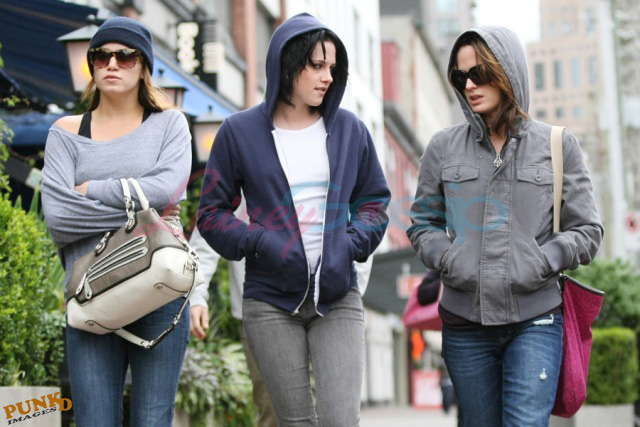 http://www.laineygossip.com/pics/kstew%20and%20co%20van%2007sep09%2037.jpg