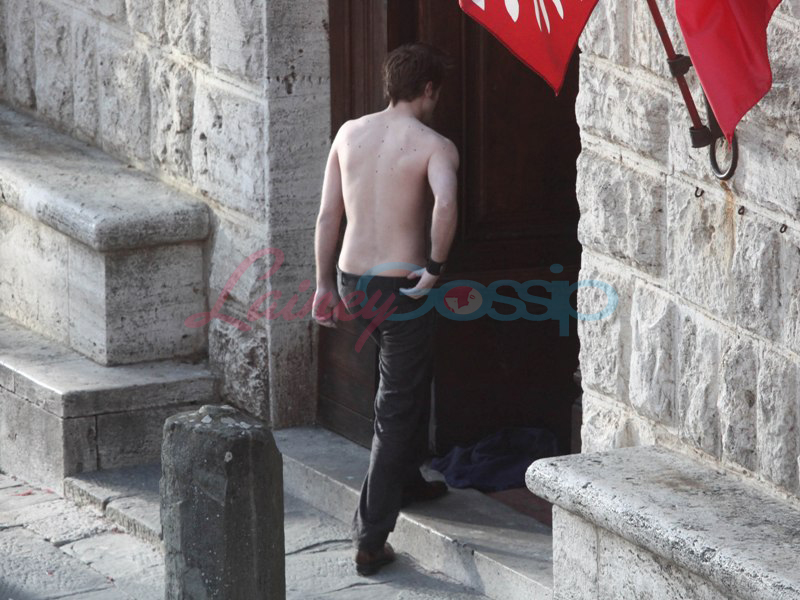 shirtless Robert Pattinson robert pattinson shirtless pictures. shirtless Robert Pattinson