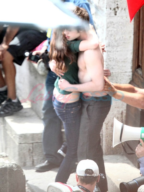 http://www.laineygossip.com/pics/pattinson-shirtless-27may09-08.jpg