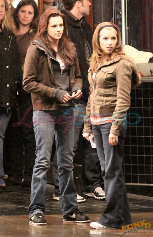 http://www.laineygossip.com/pics/theatre-set-14-01may09.jpg