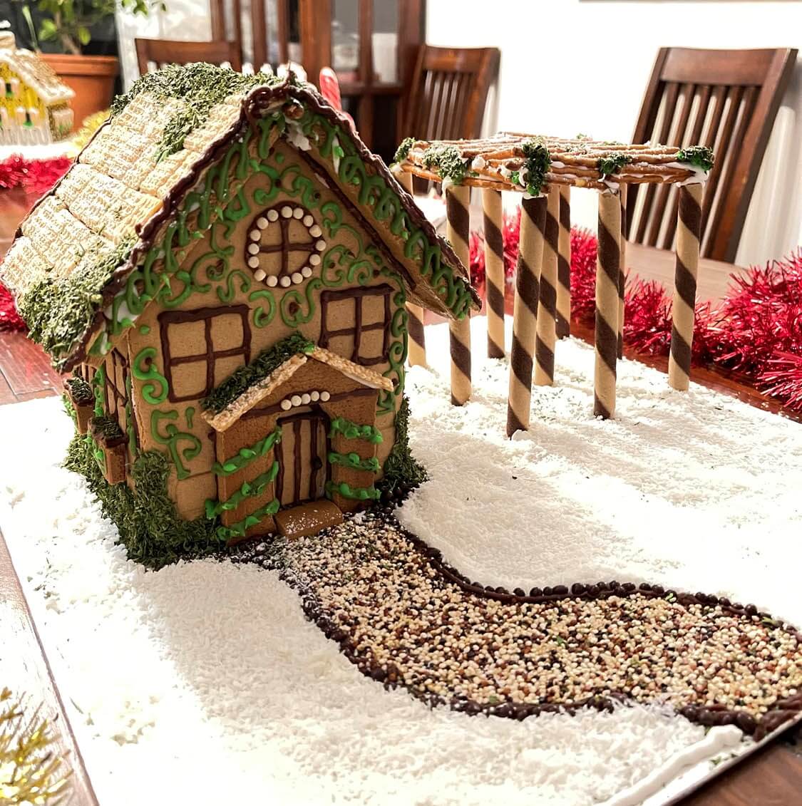 The Mossy Cottage & Pergola