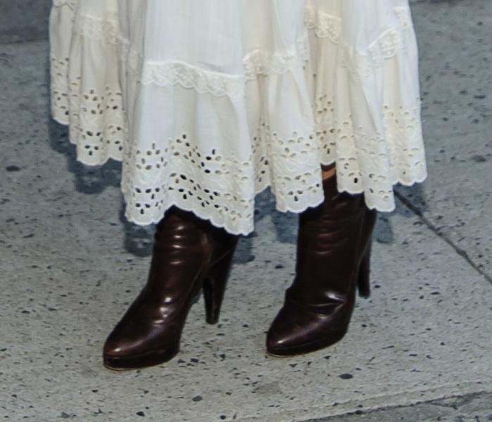 Eva Mendes’s wrong boots|Lainey Gossip Lifestyle