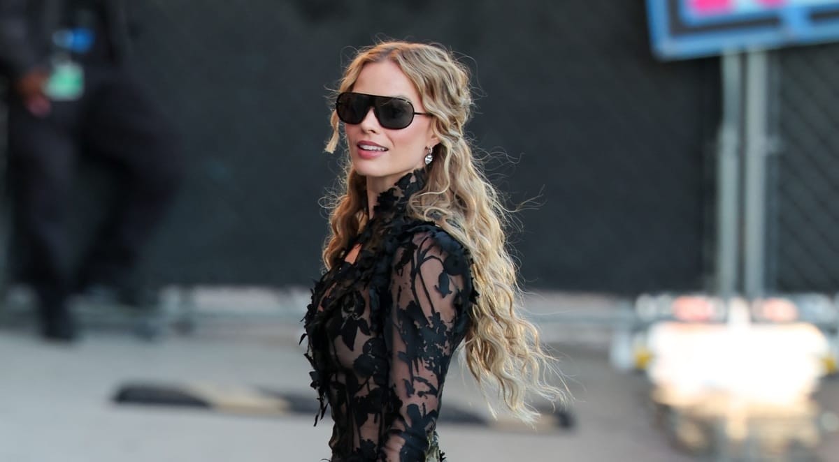 Margot Robbie is attempting to turn Wuthering Heights promo into a meme-factory press tour