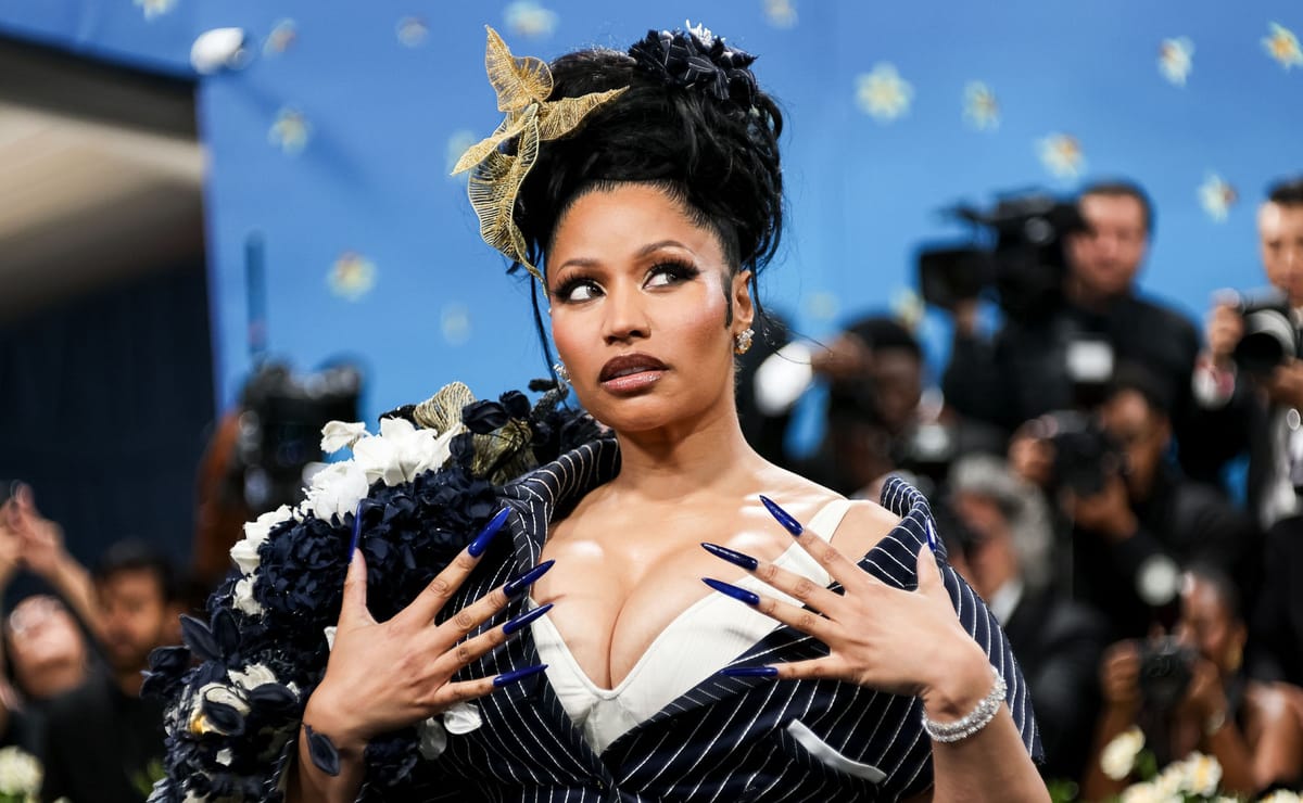 Nicki Minaj loses the respect of her most die - hard fans after aligning herself with Donald Trump