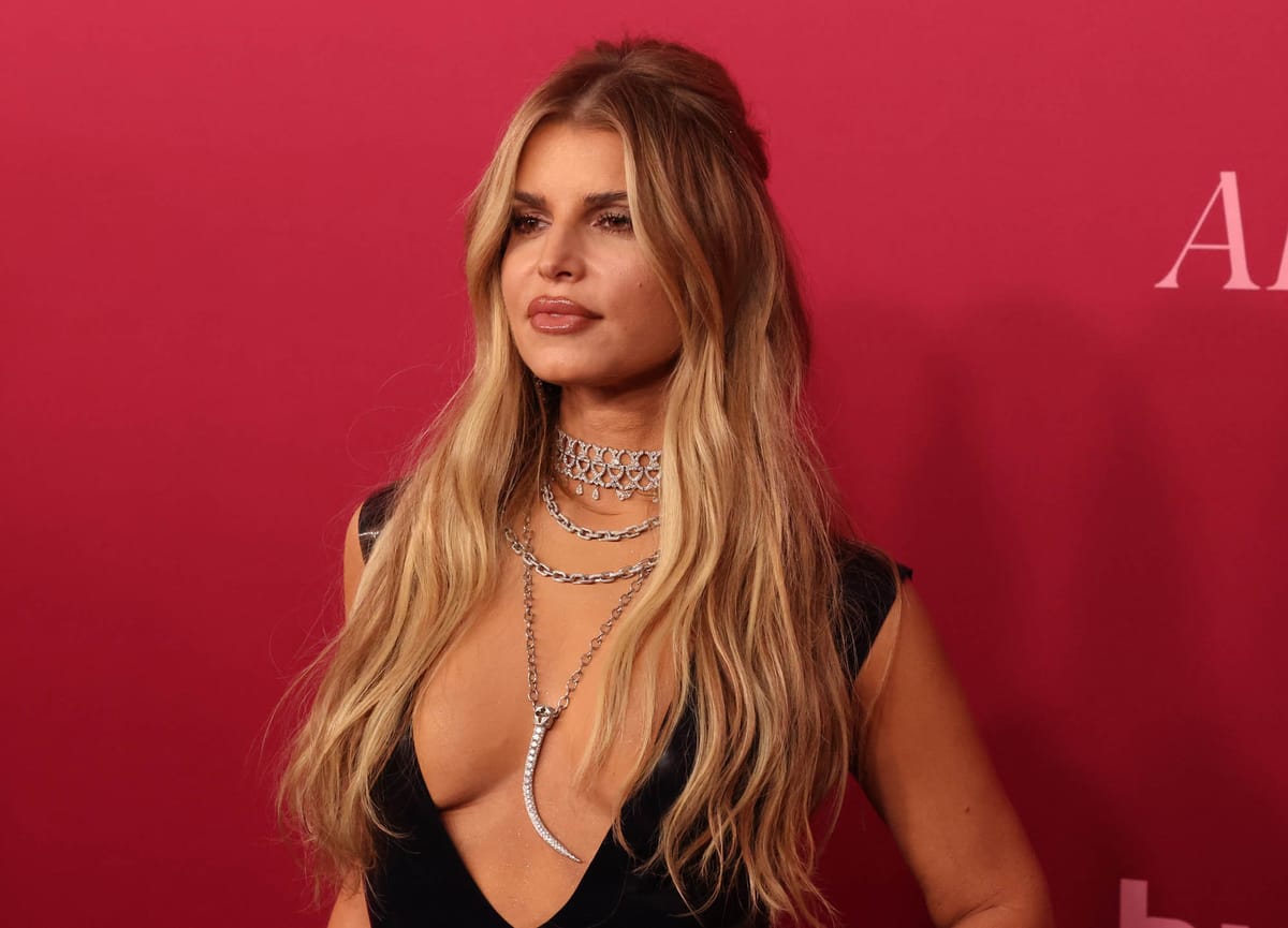 Jessica Simpson is working it like it’s 2016