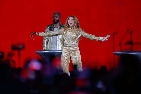 MC’s MUSIC LOUNGE: Shakira Breaks Records