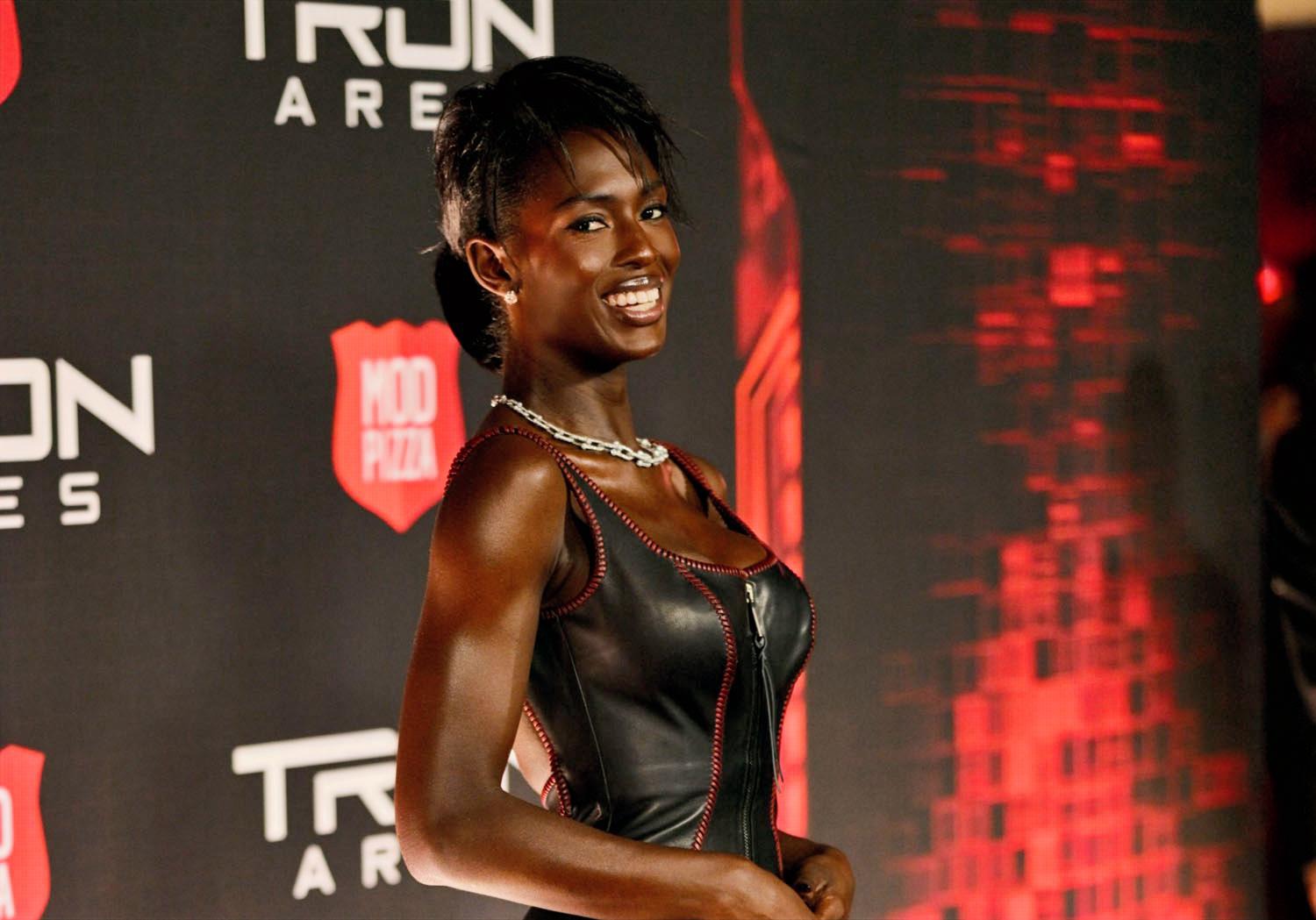 Jodie wears the grid