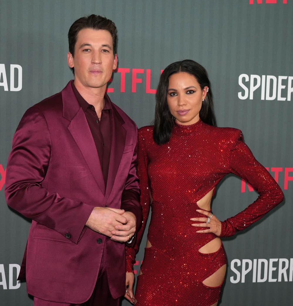 Miles Teller and Chris Hemsworth in Spiderhead