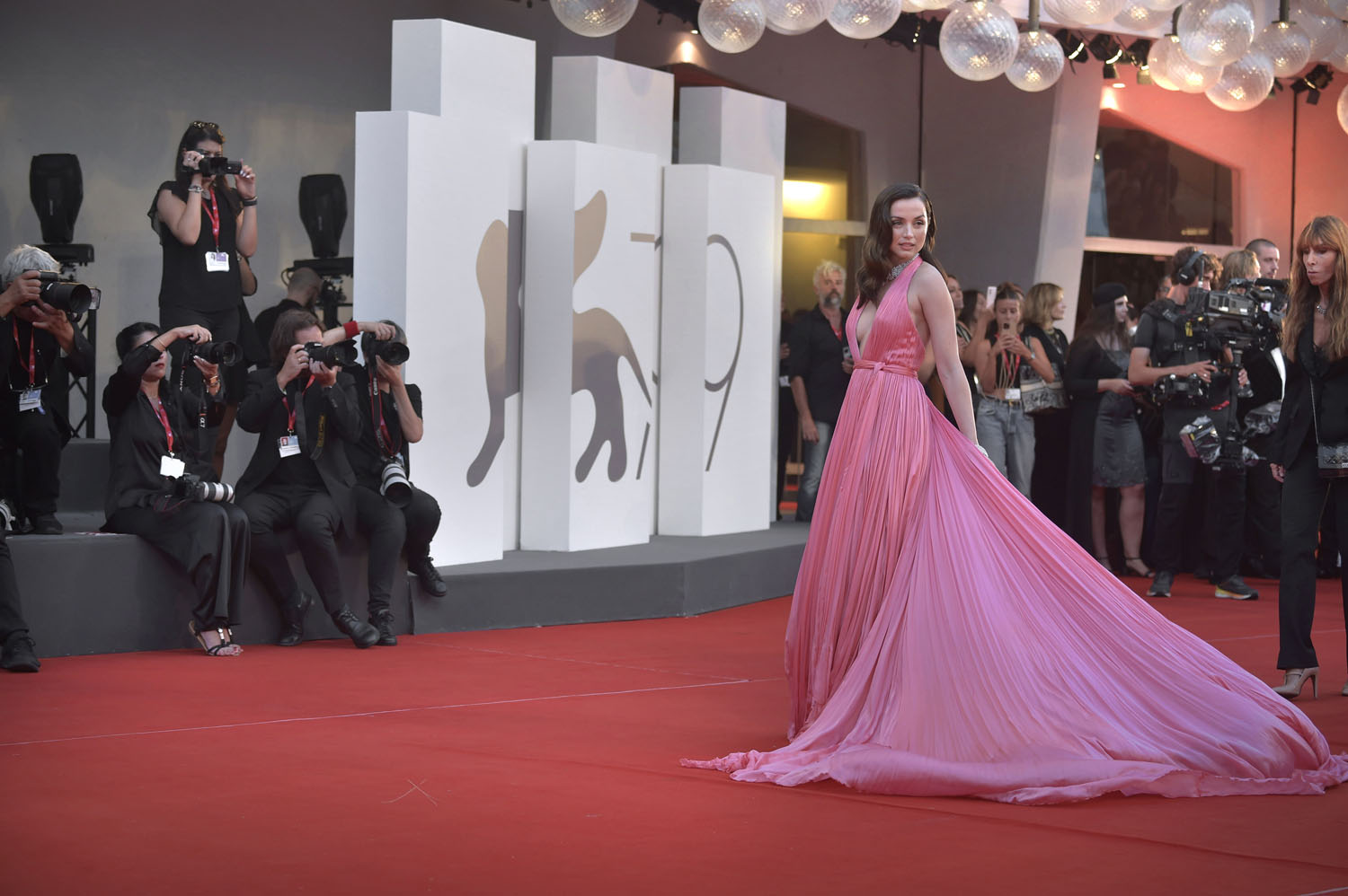 Ana de Armas is a Contender