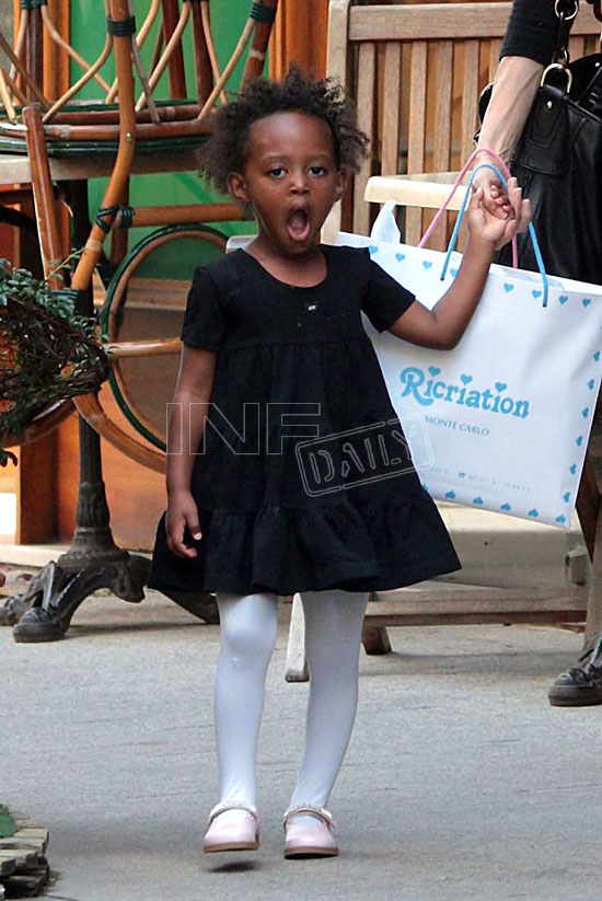 Brad"s Girls Go Shopping