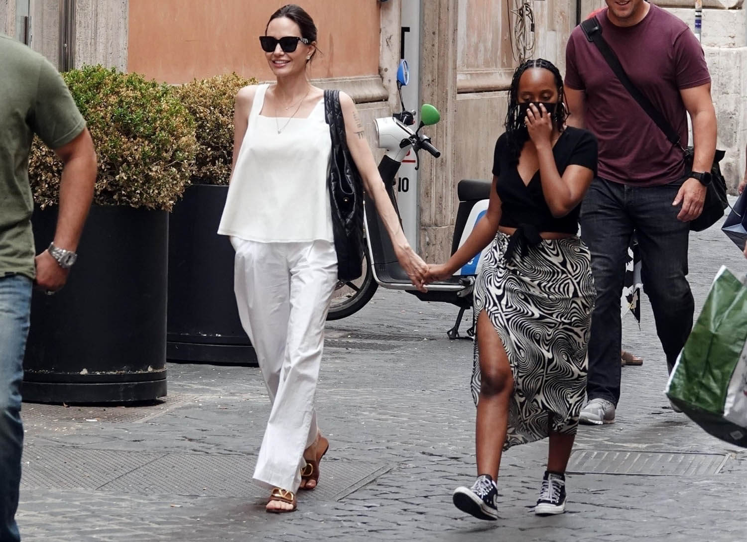Angelina goes Sunday shopping