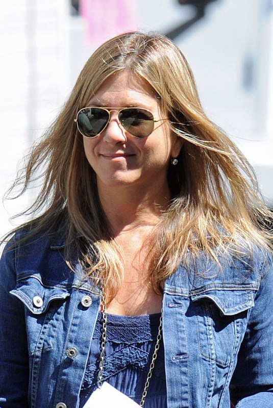 Jennifer Aniston’s daily fashion show