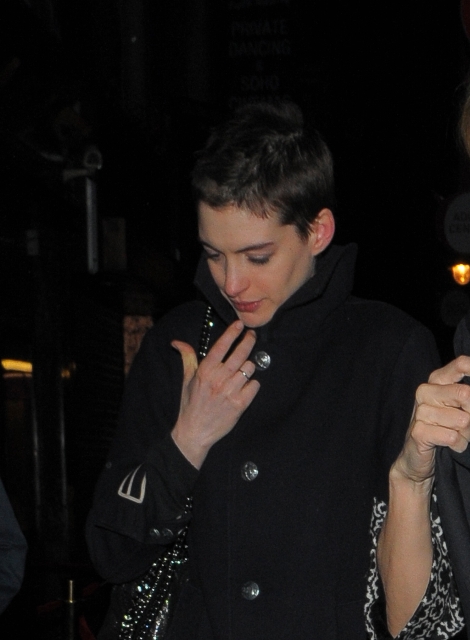 Anne Hathaway’s short hair