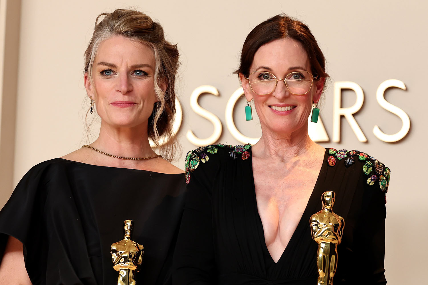 As Seen On Social Media: Oscar-winning glasses, Selena’s bow tank