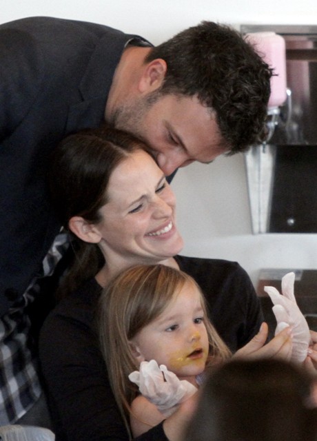 The Afflecks make cake!