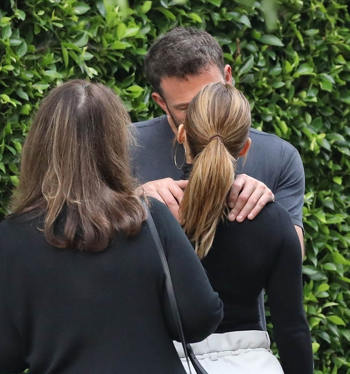 Bennifer: A Kiss Before a Meeting