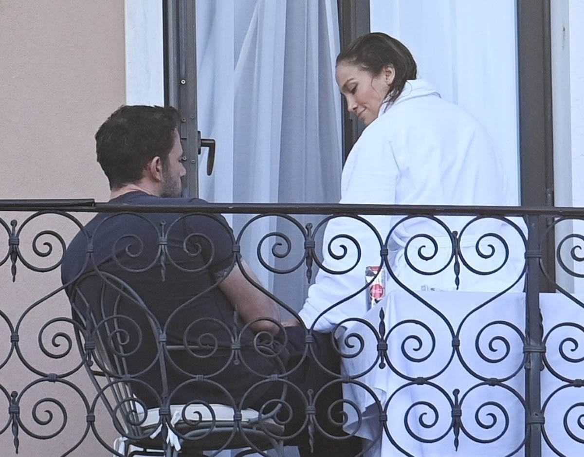 Bennifer on a Venice Balcony