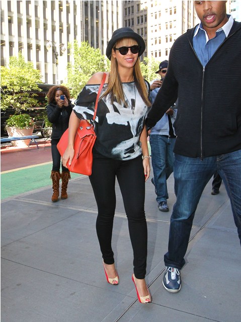 Beyonce wears maternity pants