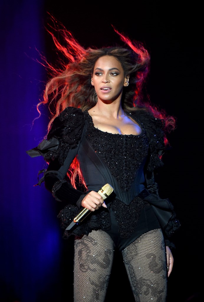 Beyoncé. Tonight. CMAs.