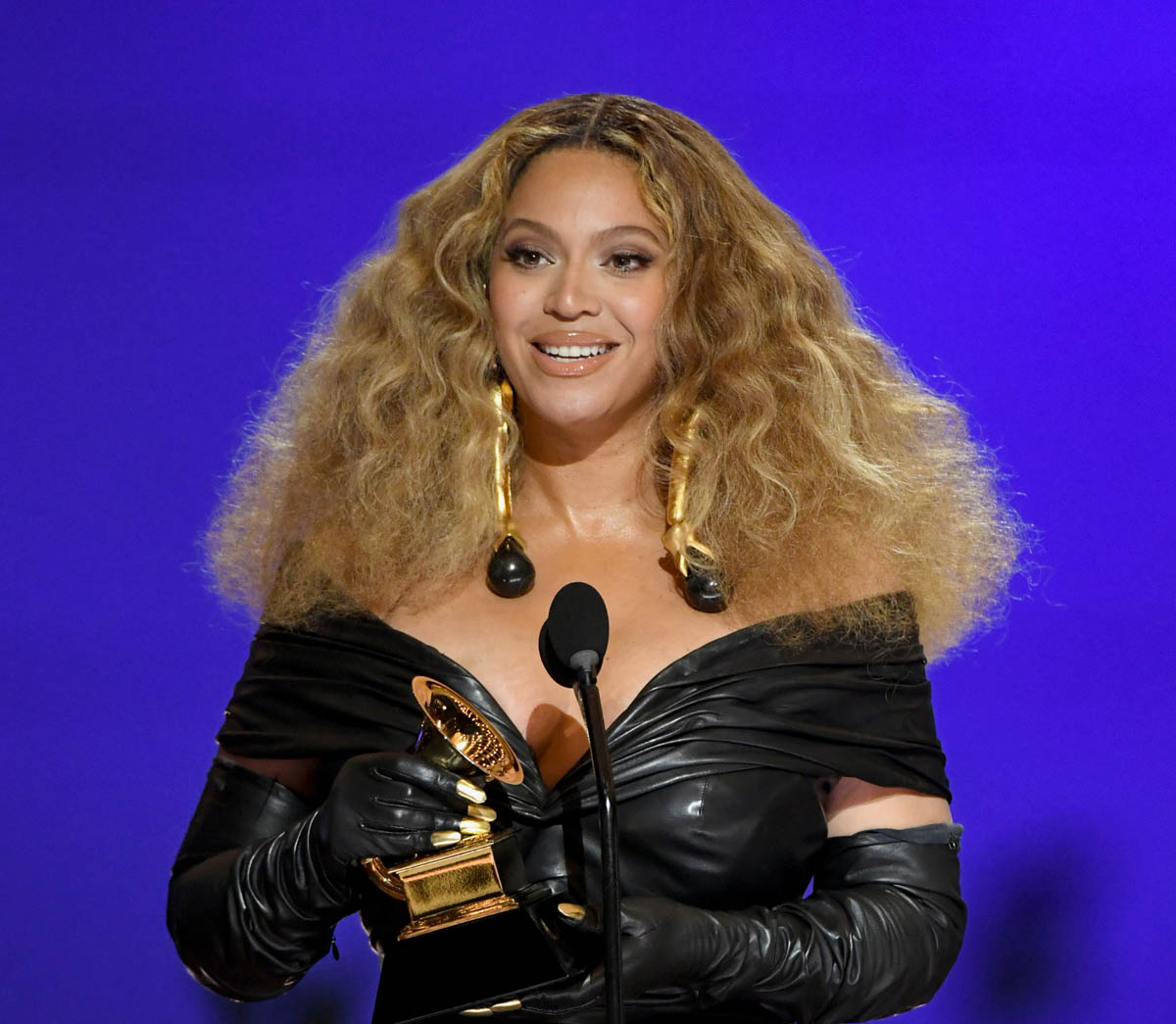 Celebrity Social Media, September 24, 2021