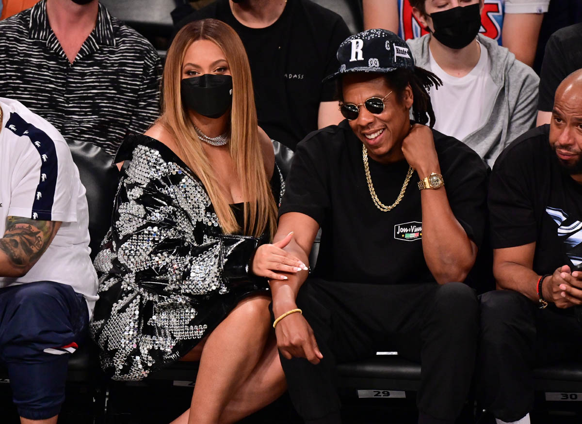 Beyoncé and Jay Z’s Courtside PDA