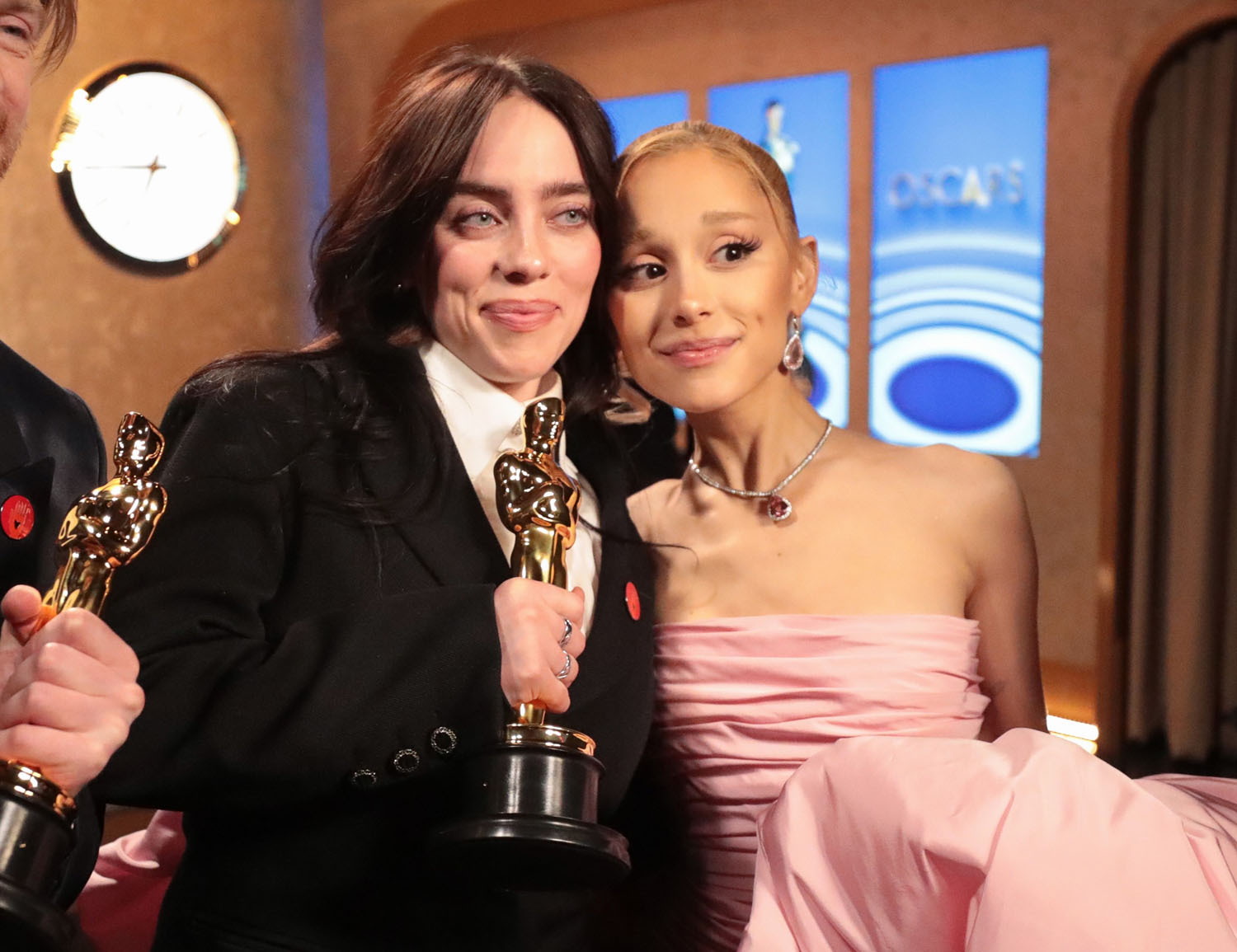 Billie campaigns for Ari