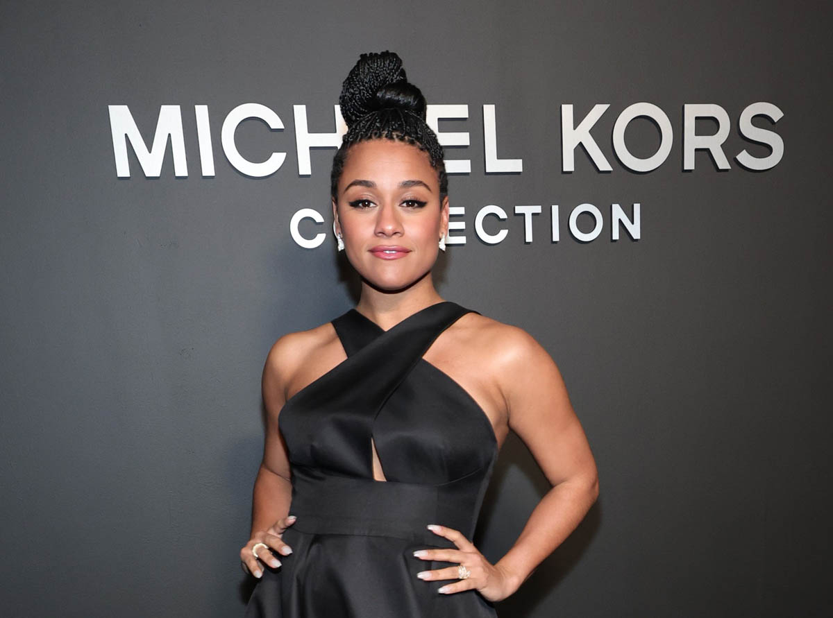 Ariana shops for Oscar