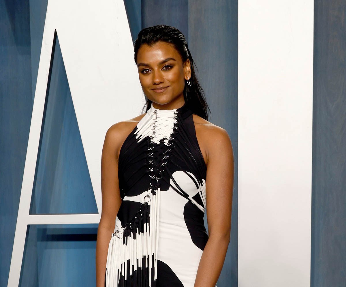 Ranking the longing looks of Bridgerton