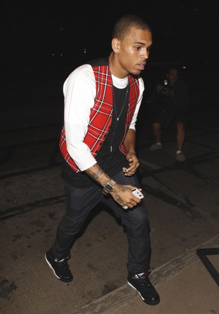 Punch your girlfriend, then go clubbing