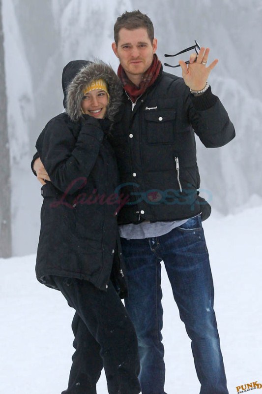 Family Buble in the snow