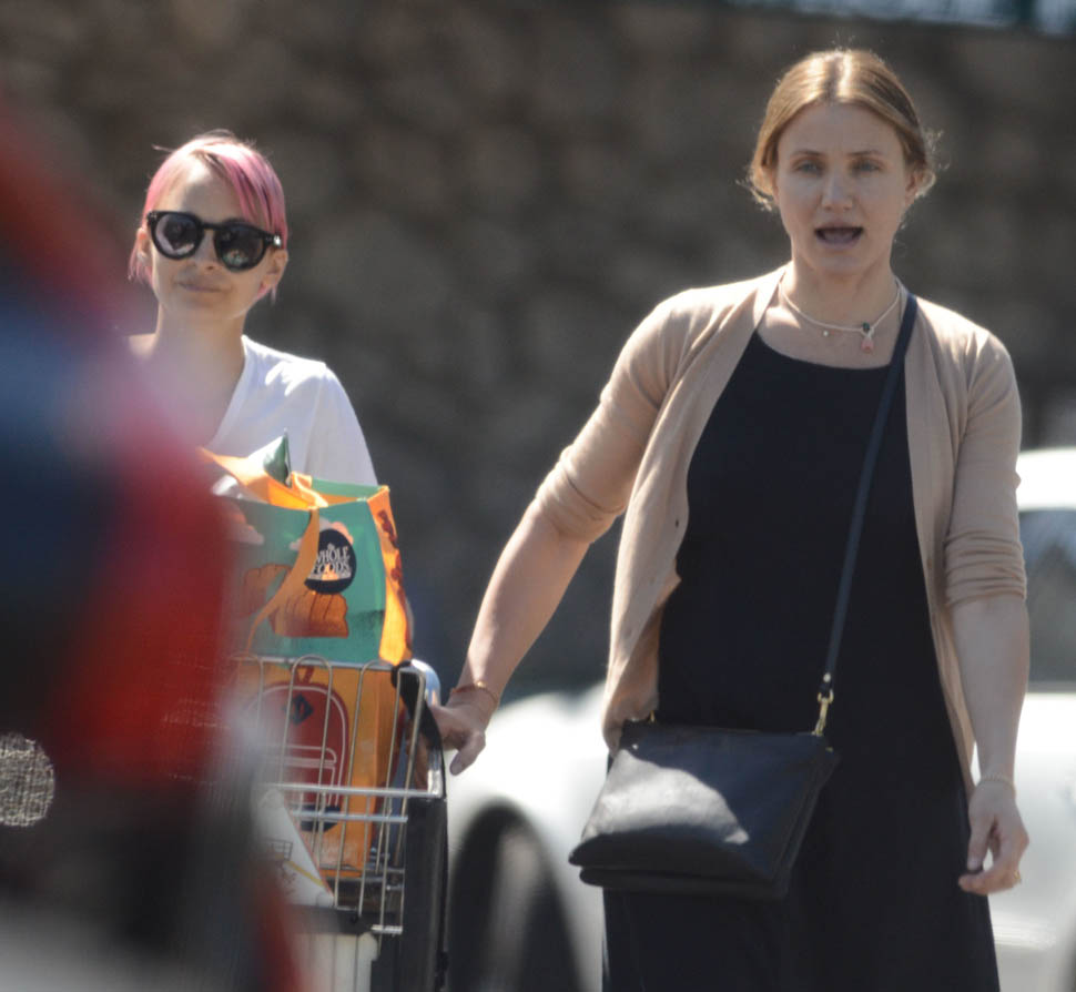 Cam & Nicole go shopping