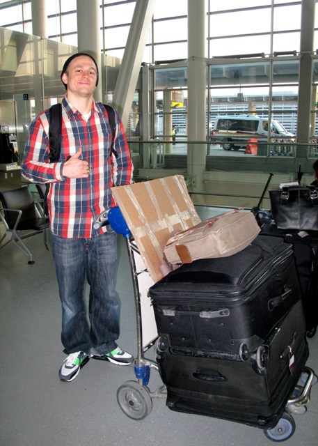 Charlie Hunnam’s leaves town ...as Finnick?