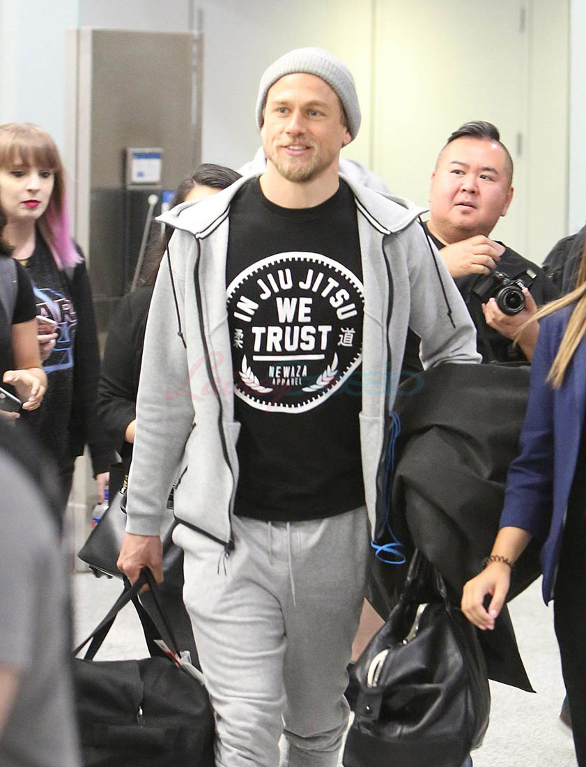 Charlie Hunnam in the etalk lounge