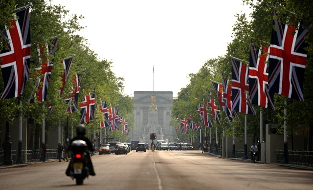 Kate & Chelsy: last minute errands