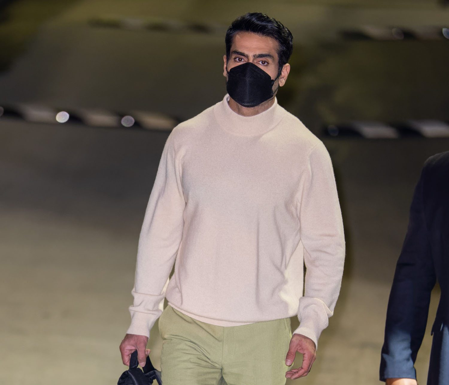 Kumail Nanjiani and Murray Bartlett in Welcome to Chippendales