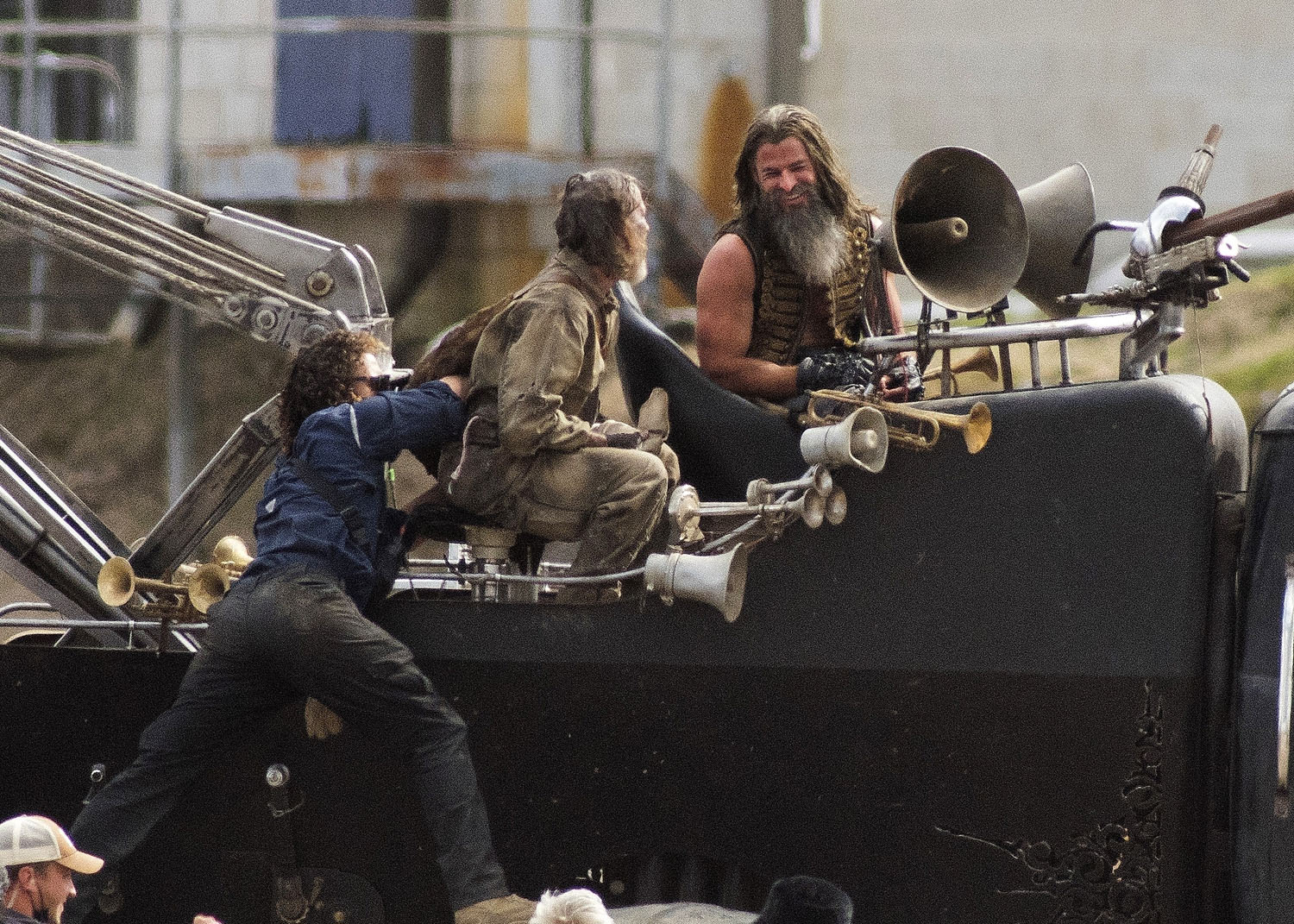 Chris Hemsworth is unrecognizable