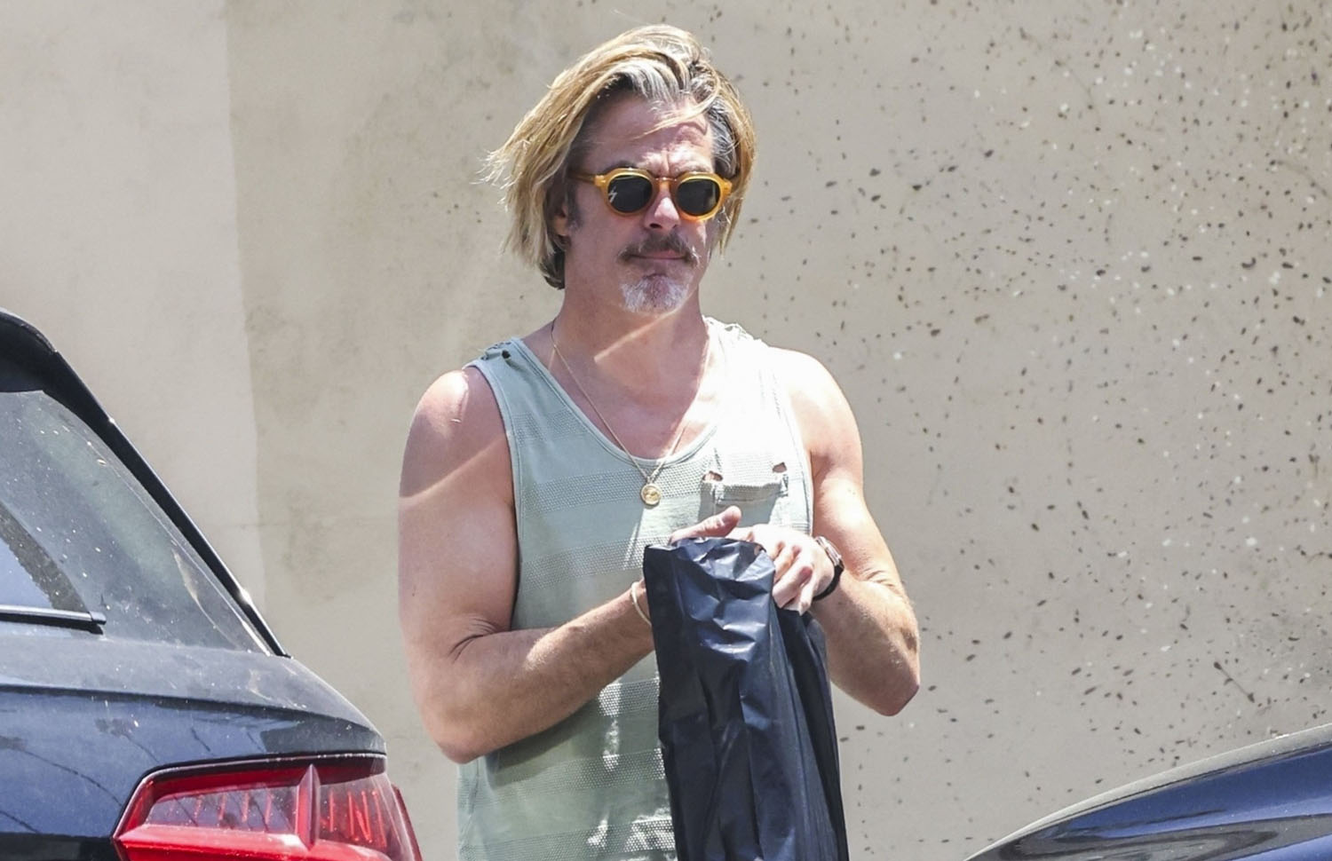 Chris Pine’s sunny attitude (and shorts)