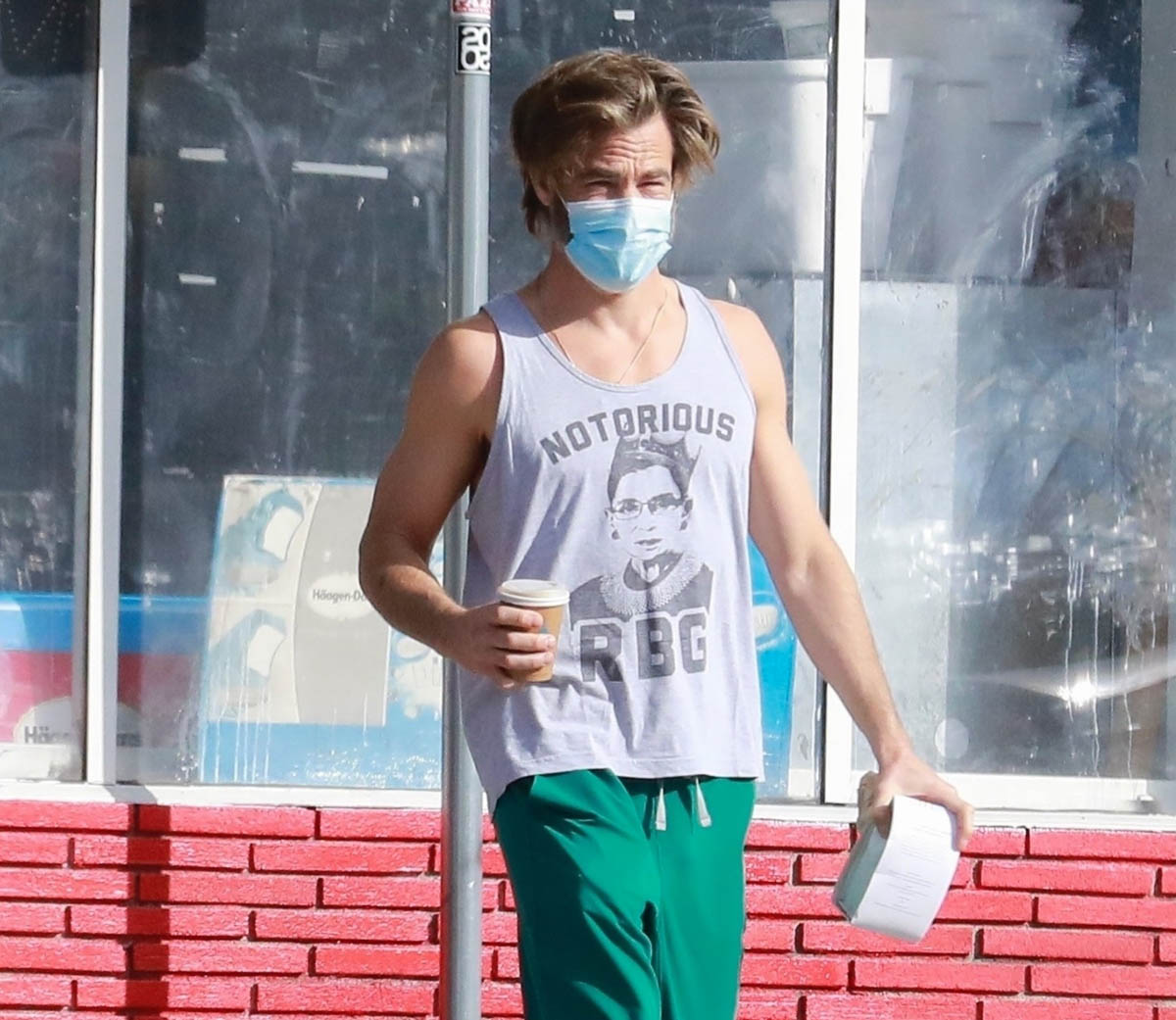 Chris Pine: RBG tank and green sweats