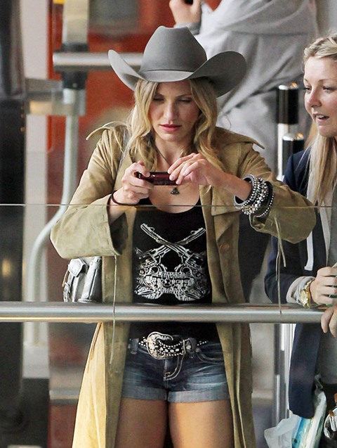 Cam's costume at the virus terminal