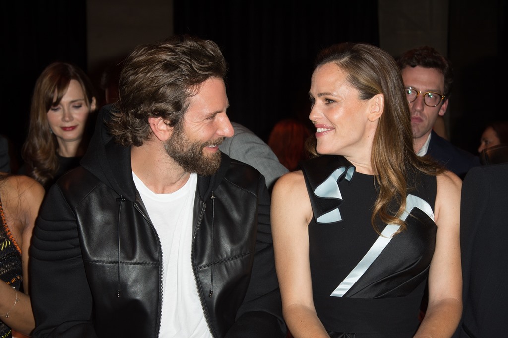 Bradley Cooper & Jennifer Garner?!