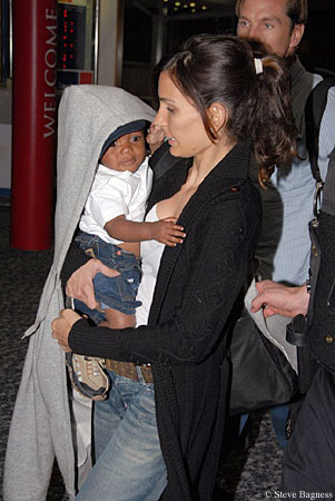 David arrives, Madge defends