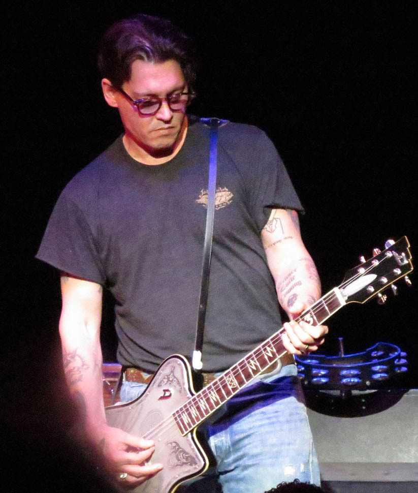 Johnny plays for Willie