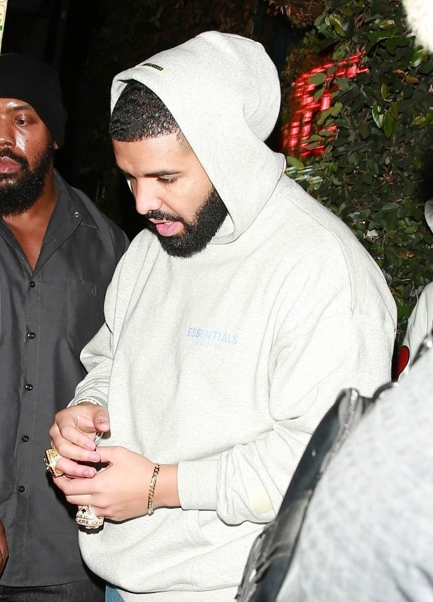 Drake & Rihanna: “God’s Plan”