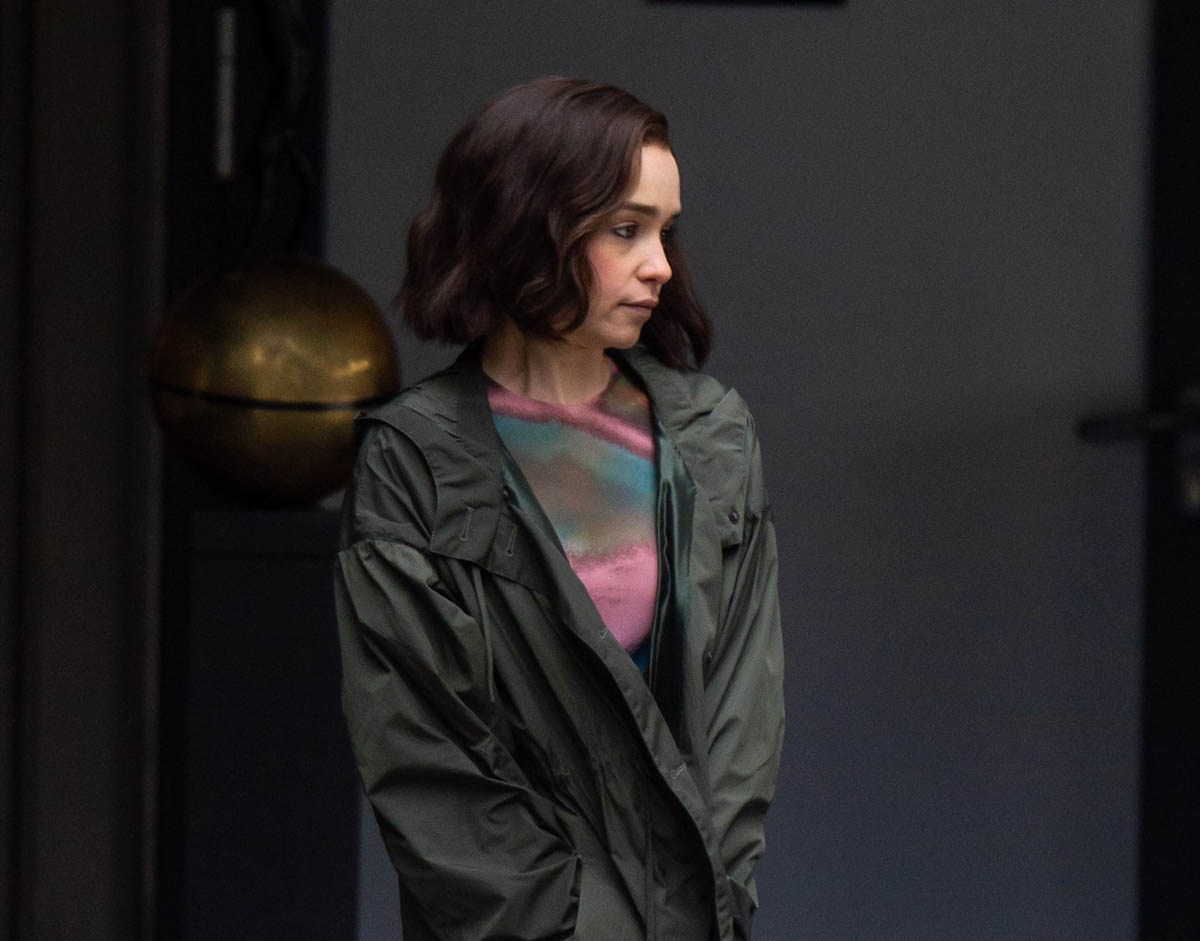 Emilia Clarke and Samuel L. Jackson on set