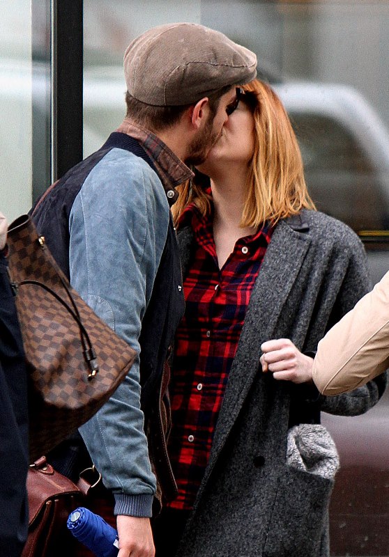 Emma & Andrew street kissing